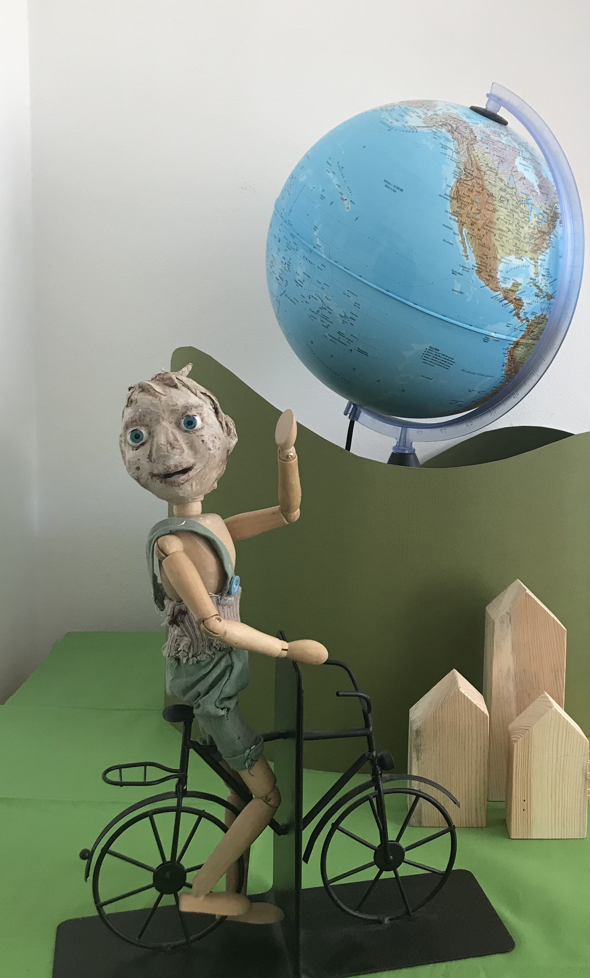 S NOŽNIČKAMI PO SVETE