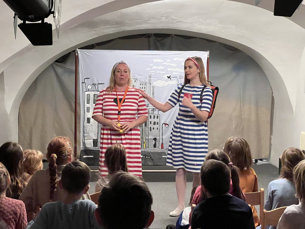 OPICE Z NAŠEJ POLICE