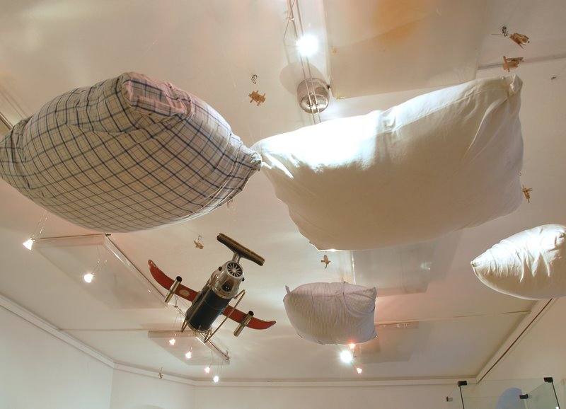 o sa skrýva na povale, výstava k filmu Jiřího Bártu5