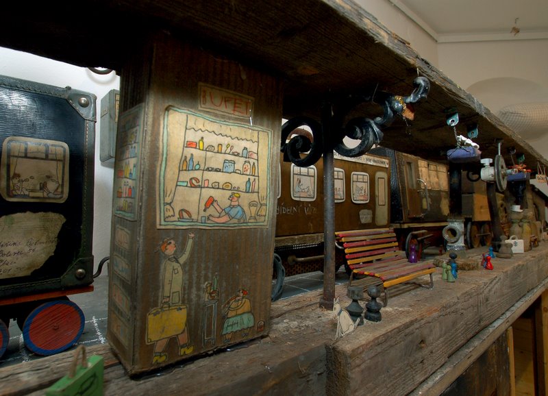 o sa skrýva na povale, výstava k filmu Jiřího Bártu20