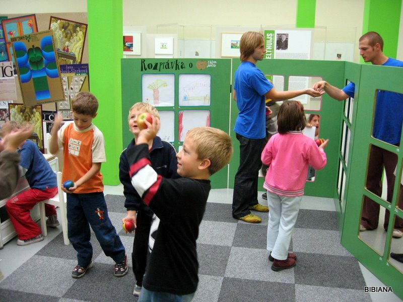 O zlatom jablku 2005.6