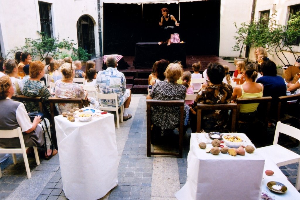 Zahrajte sa s rozprávkami - Dobrodružstvá smelého zemiaka... (Krumpľové divadlo) 2