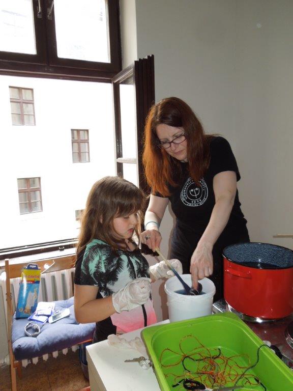 Májové experimentálne dielne- batikovanie 6