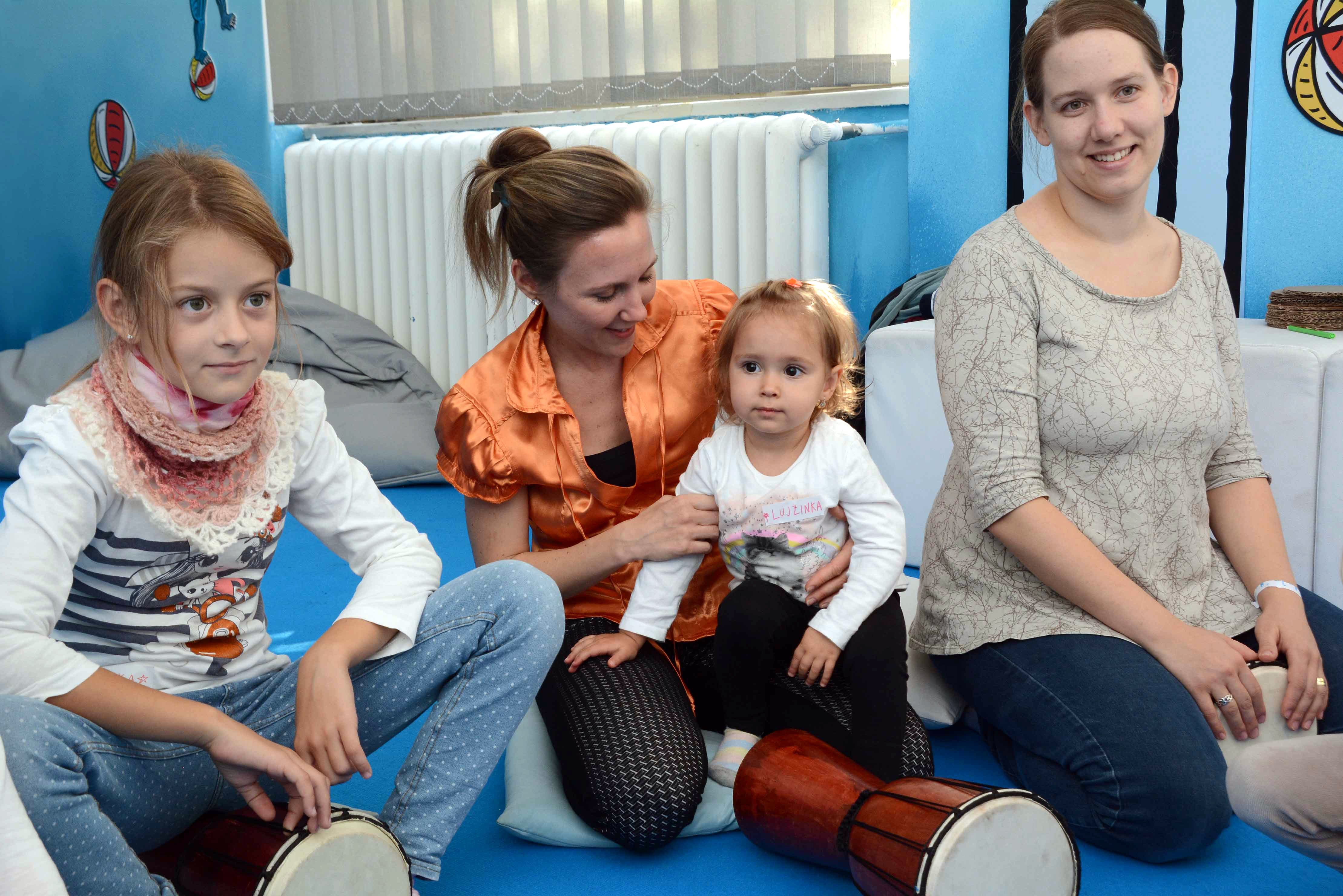 Utekajme k našej mamke-003