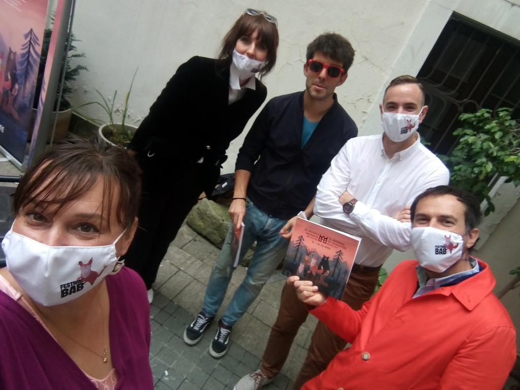 festivalový tím s ambasádorom Jurajom Kemkom a tvorcom znelky Martinom Smatanom