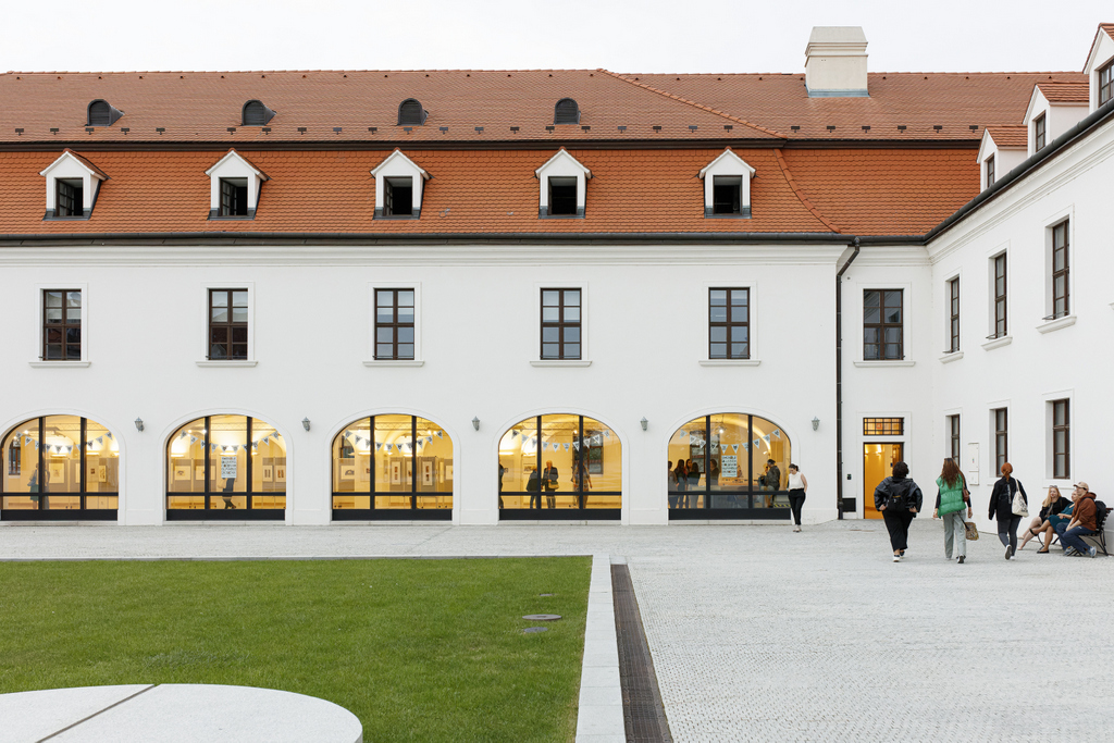 Tri - sprievodná výstava BIB 2023-002