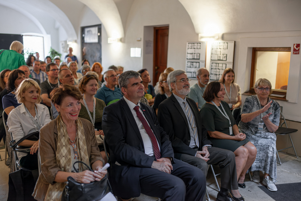 Prichádzam zo svojho detstva, akoby z nejakej krajiny- Anat Warshavsky-001