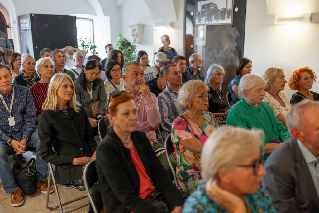 Prichádzam zo svojho detstva, akoby z nejakej krajiny- Anat Warshavsky-002